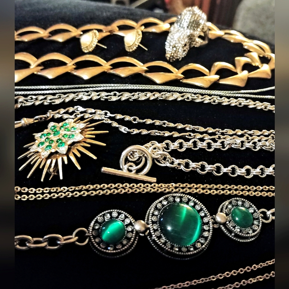 Vintage to Now Jewelry Lot Wear or Harvest Locket Necklaces Bracelets Pins - Picture 5 of 12